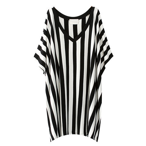 Καλοκαιρινή φαρδιά γυναικεία μπλούζα με ντεκολτέ σε σχήμα V