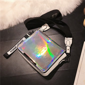 Μίνι γυναικέια τσάντα με φαρδιές λουριά ώμου κατάλληλη για τη καθημερινή ζωή