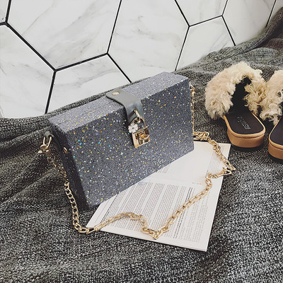 Елегантна мини дамска чанта с метална дръжка и лъскави частици