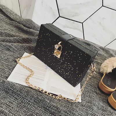 Елегантна мини дамска чанта с метална дръжка и лъскави частици