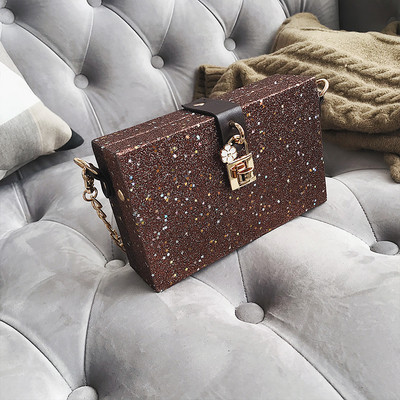 Елегантна мини дамска чанта с метална дръжка и лъскави частици