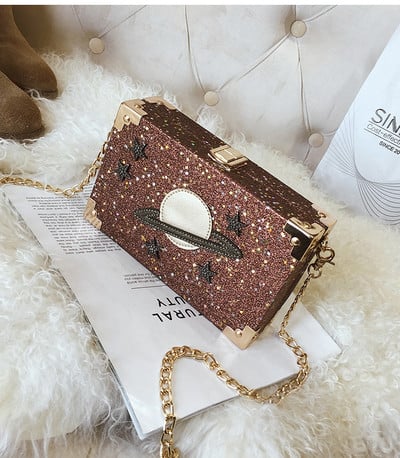 Κομψή μίνι γυναικεία τσάντα με εφαρμογή και μεταλλική λαβή