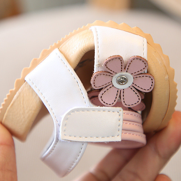 Καθημερινά παιδικά σανδάλια με floral μοτίβο για κορίτσια σε τρία χρώματα