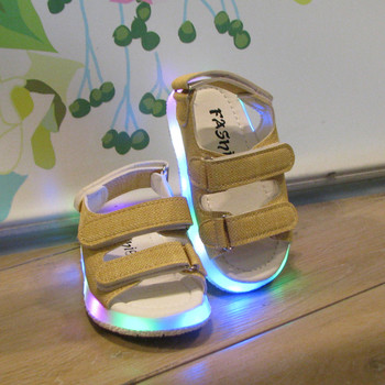 Детски унисекс светещи сандали с лепенки в три цвята