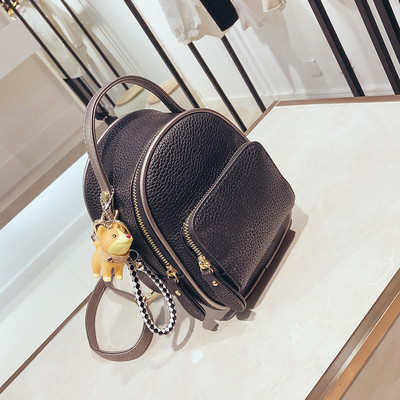 Γυναικείο  σακίδιο σε απαλό μοντέλο με αξεσουάρ