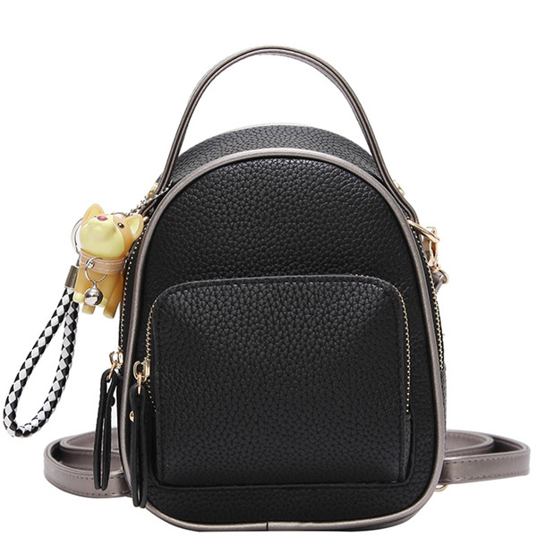 Γυναικείο  σακίδιο σε απαλό μοντέλο με αξεσουάρ