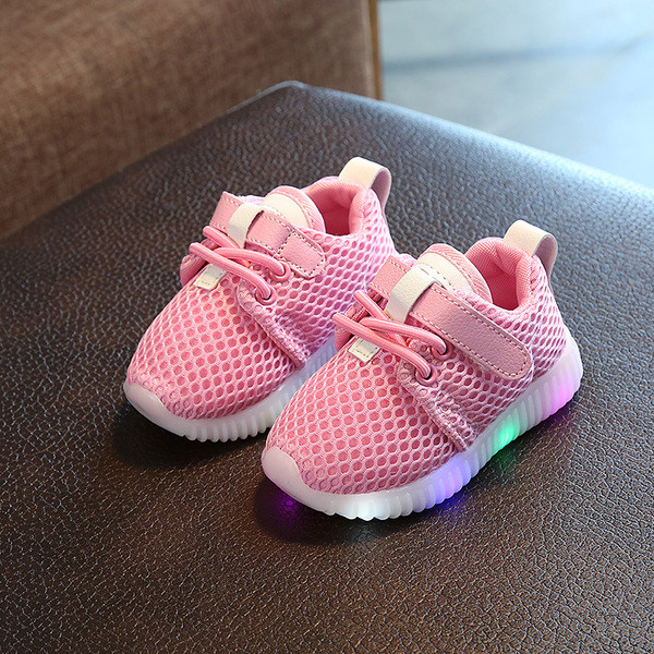 Gyermek unisex sportcipő magas és világító talppal, három színben