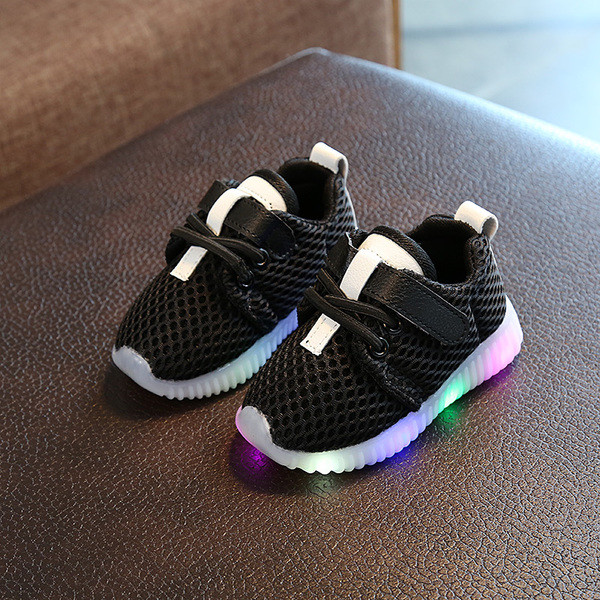 Gyermek unisex sportcipő magas és világító talppal, három színben