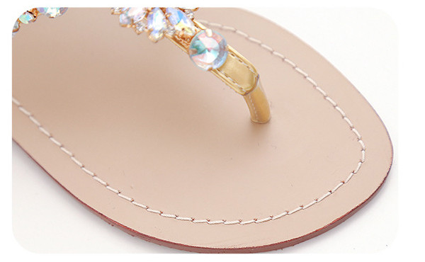 Sandale casual de dama moderne cu talpa plata si pietre decorative de culoare argintiu si auriu