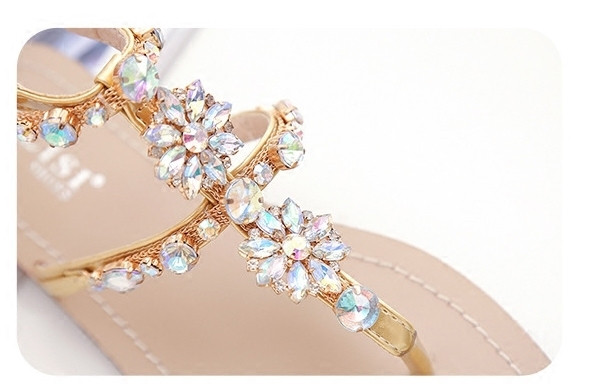 Sandale casual de dama moderne cu talpa plata si pietre decorative de culoare argintiu si auriu