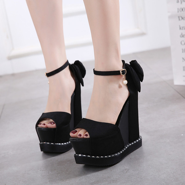 Елегантни дамски сандали на висока платформа с панделка в черен цвят