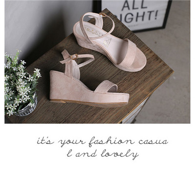 Stílusos női szandál mindennapi platformra, többféle színben