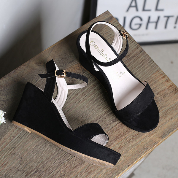 Stílusos női szandál mindennapi platformra, többféle színben