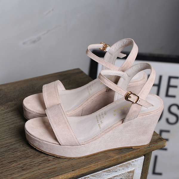 Stílusos női szandál mindennapi platformra, többféle színben