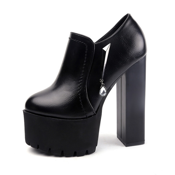 Εξαιρετικά γυναικείες μπότες μς ψηλά τακούνια και με ψηλή σόλα σε δύο χρώματα