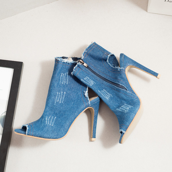 Καλοκαιρινές γυναικείες μπότες  σε δύο χρώματα