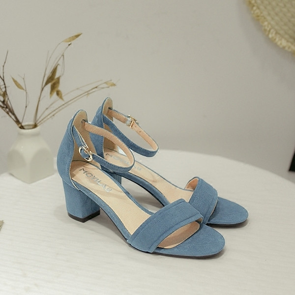 Γυναικεία αθλητικά κομψά σανδάλιαμε χαμιλή σόλα σε τρία χρώματα