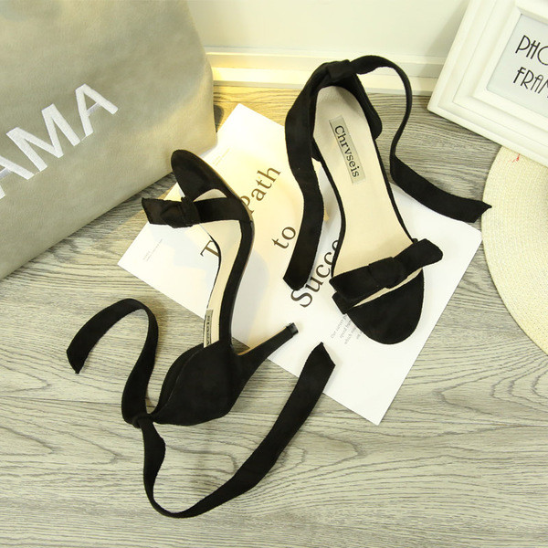 Érdekes női szandál, mindennapi vékony sarokhoz, három színben