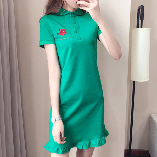 Λεπτό καλοκαιρινό φόρεμα με κοντό μανίκι σε πράσινο και μαύρο