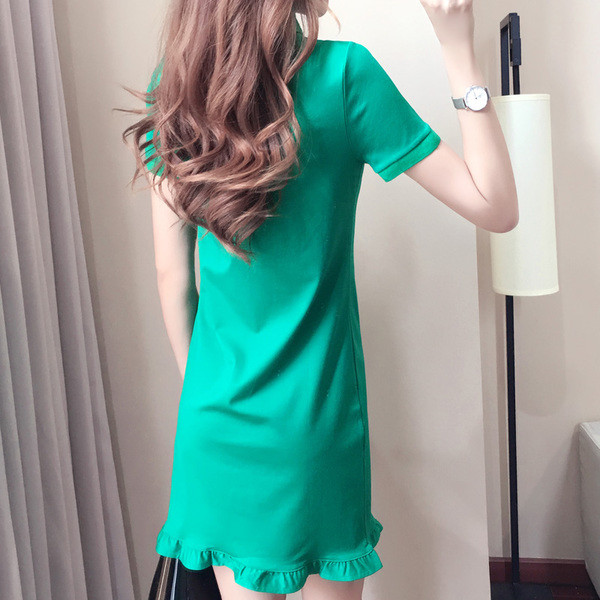 Λεπτό καλοκαιρινό φόρεμα με κοντό μανίκι σε πράσινο και μαύρο