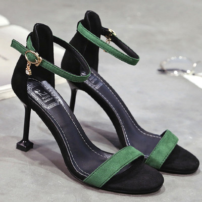 Κομψά γυναικεία σανδάλια κατάλληλα για τη καθημερινή ζωή με ενδιαφέρουσα τακούνι σε τρία χρώματα