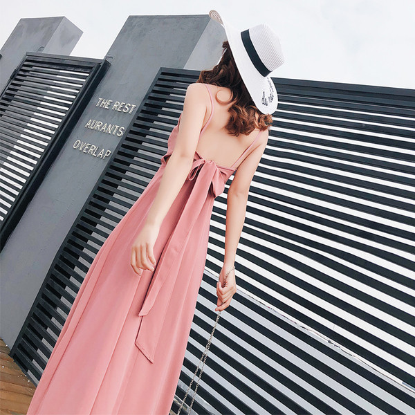 Modern hosszú ruha pánttal és szalaggal a hátán