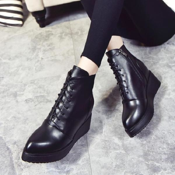 Cizme ascuțite de damă cu șireturi