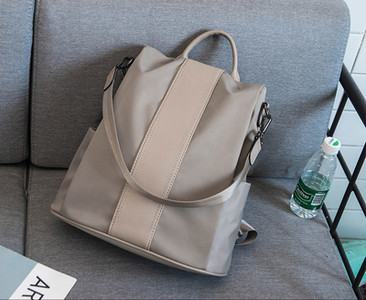 Stílusos női hátizsák vállpánttal