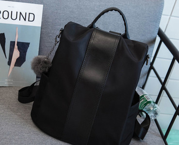 Stílusos női hátizsák vállpánttal