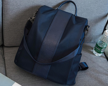 Stílusos női hátizsák vállpánttal