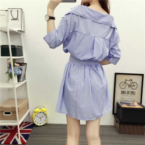 Stílusos alkalmi női csíkos ruha kék és fekete színben