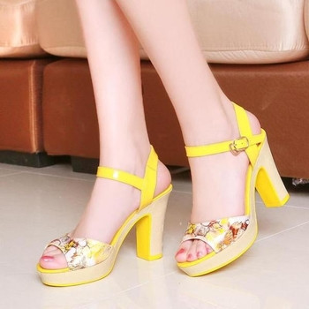 Цветни дамски сандали,подходящи за ежедневие с флорален мотив в няколко цвята,два модела