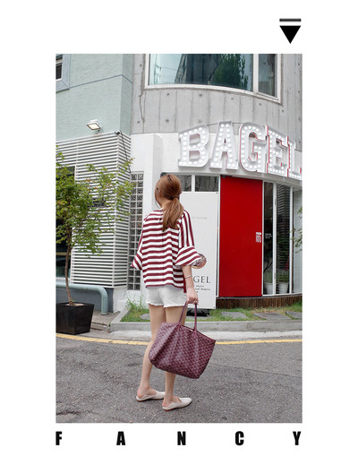 Blugi curați de damă scurti, cu talie înaltă și buzunare