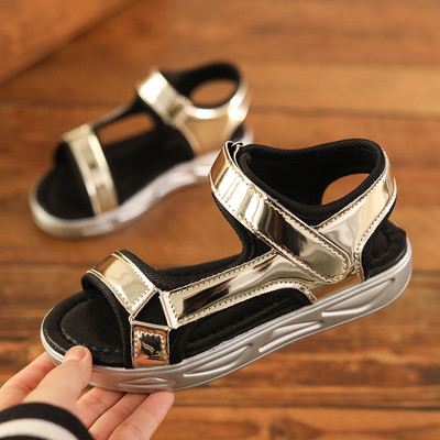 Μοντέρνα παιδικά σανδάλια για τα κορίτσια σε χρυσό και ασήμι χρώμα