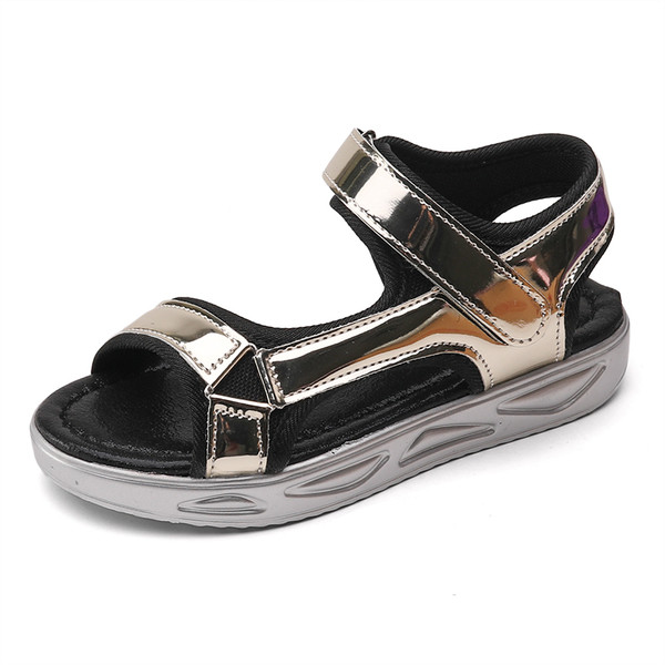 Μοντέρνα παιδικά σανδάλια για τα κορίτσια σε χρυσό και ασήμι χρώμα