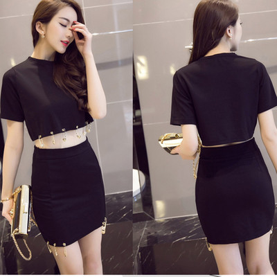 Γυναικείο σπορ σετ από δύο μέρη-shirt + φούστα με ψηλή μέση σε μαύρο χρώμα