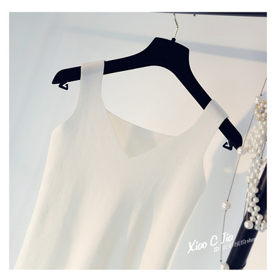 Πλεκτό γυναικείο αμάνικο με χοντρό λουράκι σε αρκετά σύγχρονα χρώματα