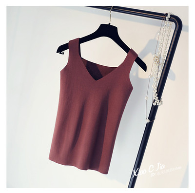 Πλεκτό γυναικείο αμάνικο με χοντρό λουράκι σε αρκετά σύγχρονα χρώματα