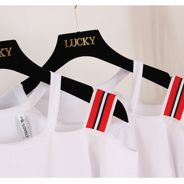 Set de damă elegant din două părți - tricou cu inscripție și fustă din denim cu petice, margine colorată și curea, două modele