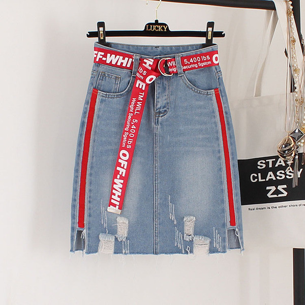 Set de damă elegant din două părți - tricou cu inscripție și fustă din denim cu petice, margine colorată și curea, două modele