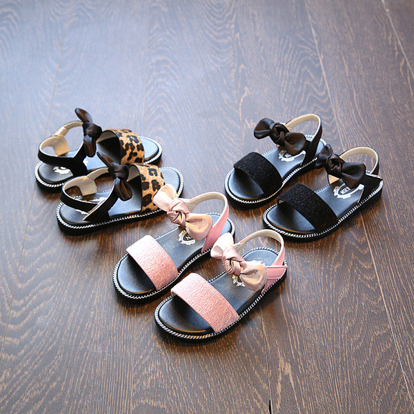 Sandale moderne pentru copii pentru fete cu o panglică în diferite culori