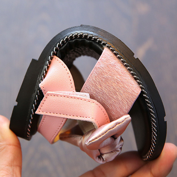 Sandale moderne pentru copii pentru fete cu o panglică în diferite culori