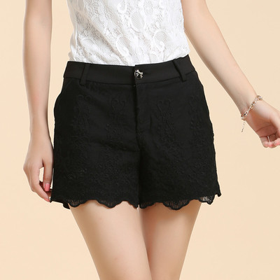 Γυναικεία σορτς με δαντέλα σε δύο χρώματα