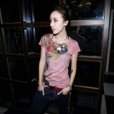 Tricou de primăvară-vară cu mâneci scurte și motive florale în diferite variante