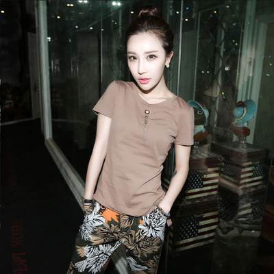 Tricou de primăvară-vară cu mâneci scurte și motive florale în diferite variante