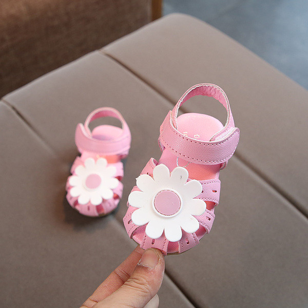 Alkalmi gyerekszandál lányoknak három színben virággal