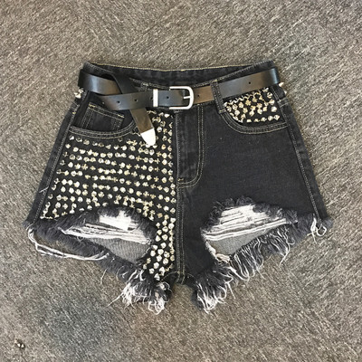 Къси дамски дънкови панталони с разкъсани мотиви и метални капси