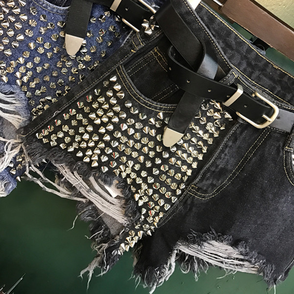 Női rövidnadrág szakadt motívumokkal, fém szemekkel