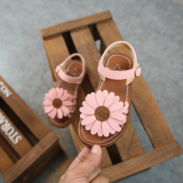 Modern gyerekszandál lányoknak 3D virággal, három színben