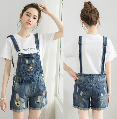 Γυναικεία τζιν με σχισμένα στοιχεία και τσέπες